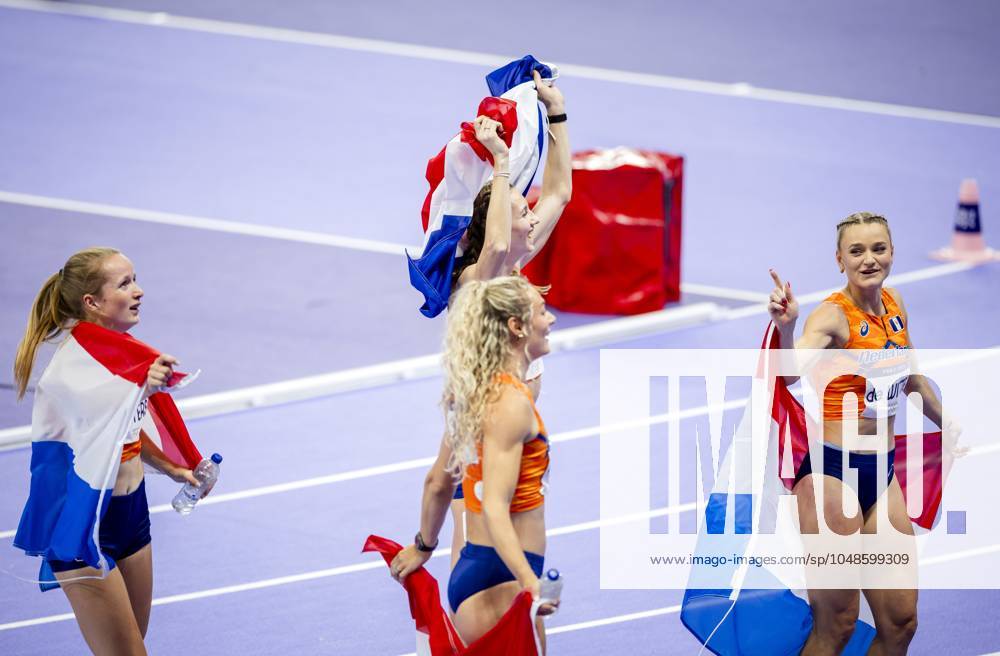 PARIS - Lieke Klaver, Cathelijn Peeters, Lisanne de Witte and Femke Bol react after winning the silver medal in the 4 x 400m relay (w) of athletics during the Olympic Games, Olympische Spiele, Olympia, OS ANP ROBIN VAN LONKHUIJSEN ANPxSportx IVx 505721244 originalFilename: 505721244