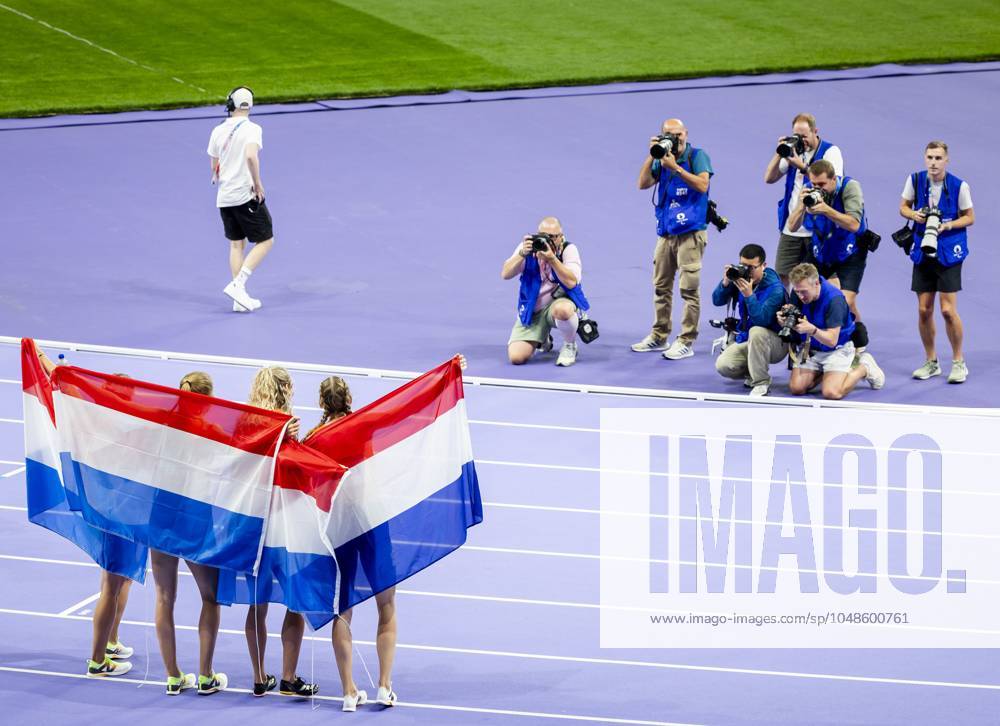 PARIS - Lieke Klaver, Cathelijn Peeters, Lisanne de Witte and Femke Bol react after winning the silver medal in the 4 x 400m relay (w) of athletics during the Olympic Games, Olympische Spiele, Olympia, OS ANP ROBIN VAN LONKHUIJSEN ANPxSportx IVx 505721765 originalFilename: 505721765