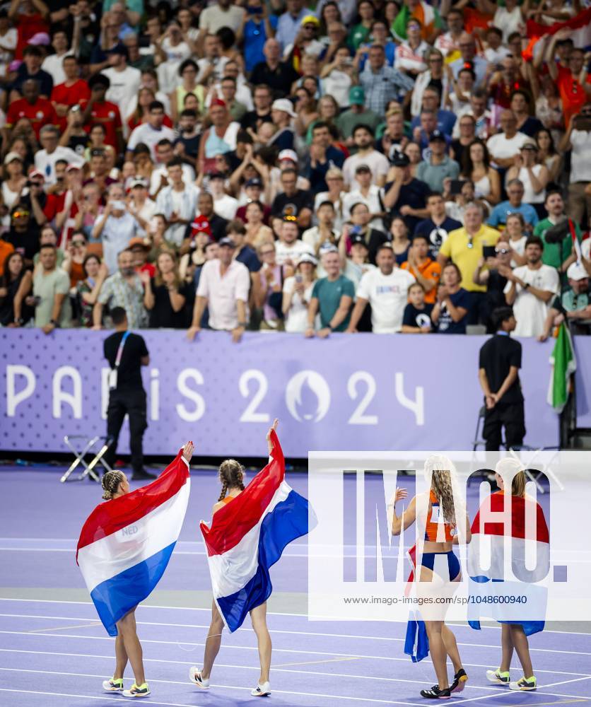 PARIS - Lieke Klaver, Cathelijn Peeters, Lisanne de Witte and Femke Bol react after winning the silver medal in the 4 x 400m relay (w) of athletics during the Olympic Games, Olympische Spiele, Olympia, OS ANP ROBIN VAN LONKHUIJSEN ANPxSportx IVx 505721878 originalFilename: 505721878