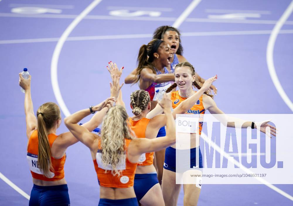 PARIS - Lieke Klaver, Cathelijn Peeters, Lisanne de Witte and Femke Bol react after winning the silver medal in the 4 x 400m relay (w) of athletics during the Olympic Games, Olympische Spiele, Olympia, OS ANP ROBIN VAN LONKHUIJSEN ANPxSportx IVx 505722446 originalFilename: 505722446