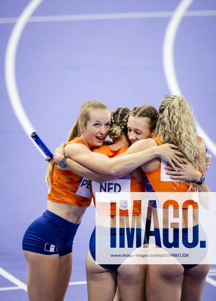 PARIS - Lieke Klaver, Cathelijn Peeters, Lisanne de Witte and Femke Bol react after winning the silver medal in the 4 x 400m relay (w) of athletics during the Olympic Games, Olympische Spiele, Olympia, OS ANP ROBIN VAN LONKHUIJSEN ANPxSportx IVx 505722471 originalFilename: 505722471