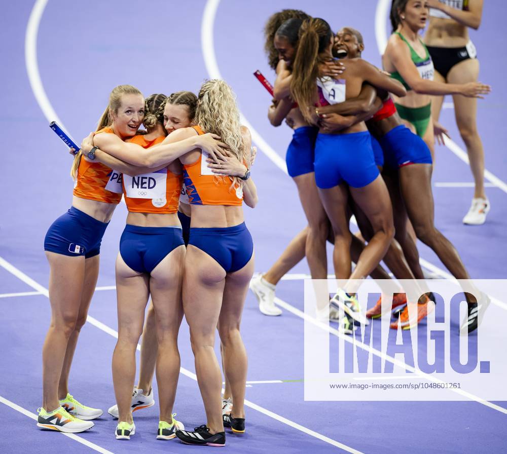 PARIS - Lieke Klaver, Cathelijn Peeters, Lisanne de Witte and Femke Bol react after winning the silver medal in the 4 x 400m relay (w) of athletics during the Olympic Games, Olympische Spiele, Olympia, OS ANP ROBIN VAN LONKHUIJSEN ANPxSportx IVx 505722474 originalFilename: 505722474