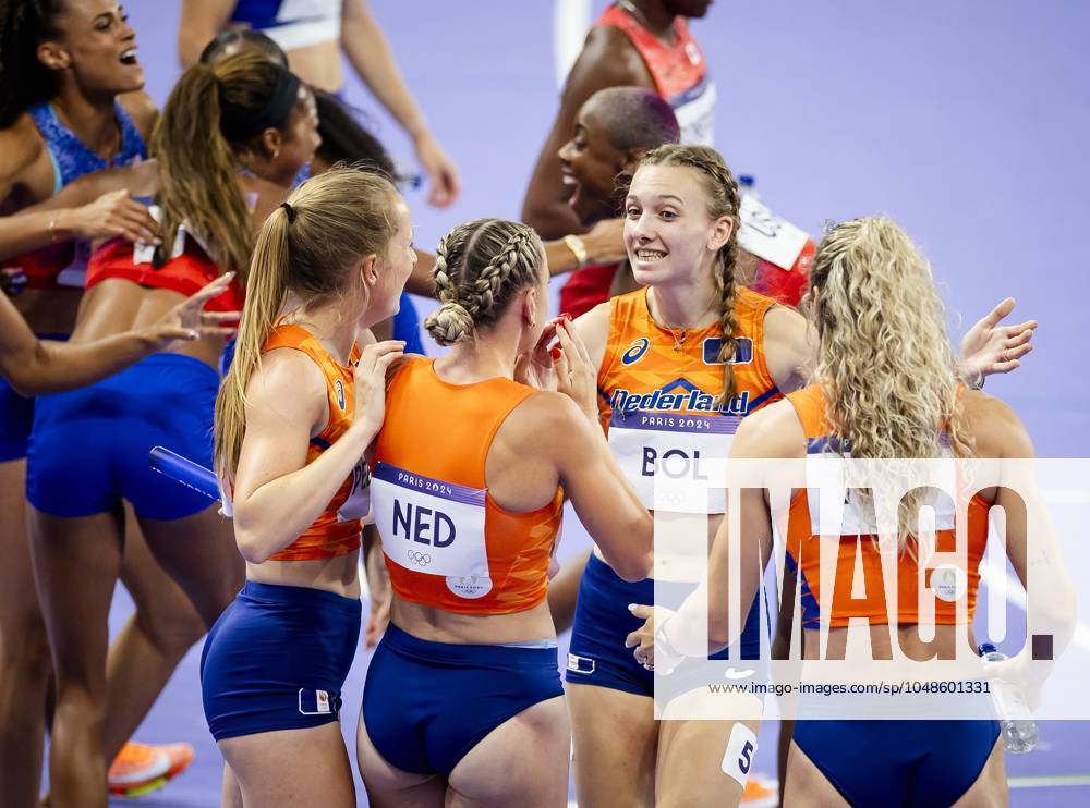 PARIS - Lieke Klaver, Cathelijn Peeters, Lisanne de Witte and Femke Bol react after winning the silver medal in the 4 x 400m relay (w) of athletics during the Olympic Games, Olympische Spiele, Olympia, OS ANP ROBIN VAN LONKHUIJSEN ANPxSportx IVx 505722488 originalFilename: 505722488