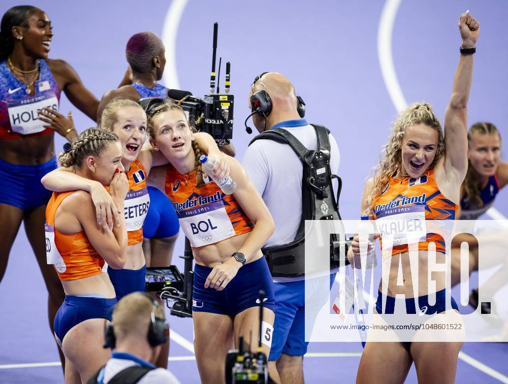 PARIS - Lieke Klaver, Cathelijn Peeters, Lisanne de Witte and Femke Bol react after winning the silver medal in the 4 x 400m relay (w) of athletics during the Olympic Games, Olympische Spiele, Olympia, OS ANP ROBIN VAN LONKHUIJSEN ANPxSportx IVx 505722501 originalFilename: 505722501