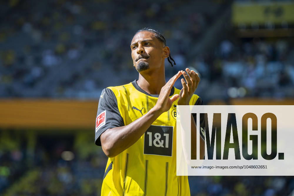 Saisoneröffnung und Testspiel Borussia Dortmund - Aston Villa im Signal-Iduna-Park. Dortmunds Sebastien Haller betritt das Stadion.