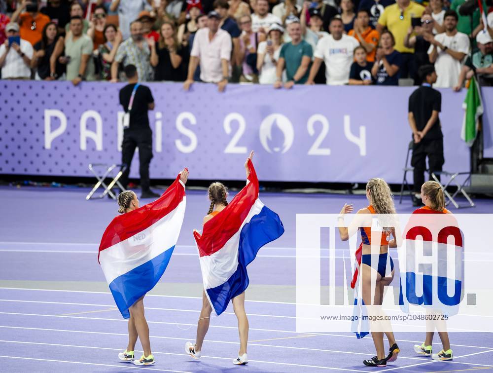 PARIS - Lieke Klaver, Cathelijn Peeters, Lisanne de Witte and Femke Bol react after winning the silver medal in the 4 x 400m relay (w) of athletics during the Olympic Games, Olympische Spiele, Olympia, OS ANP ROBIN VAN LONKHUIJSEN ANPxSportx IVx 505723817 originalFilename: 505723817