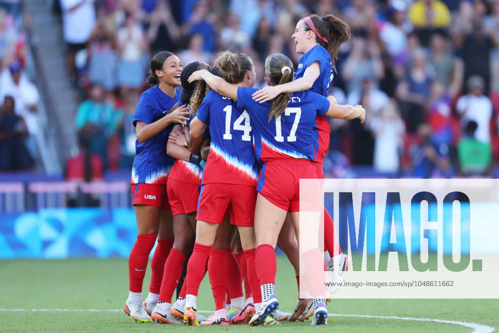 United States of America team group, Mannschaftsbild, Totale (USA), AUGUST 10, 2024 - Football Soccer : Women s Final match between Brazil 0-1 United States of America during the Paris 2024 Olympic Games, Olympische Spiele, Olympia, OS at Parc des Princes in Paris, France. Noxthirdxpartyxsales (262918571)