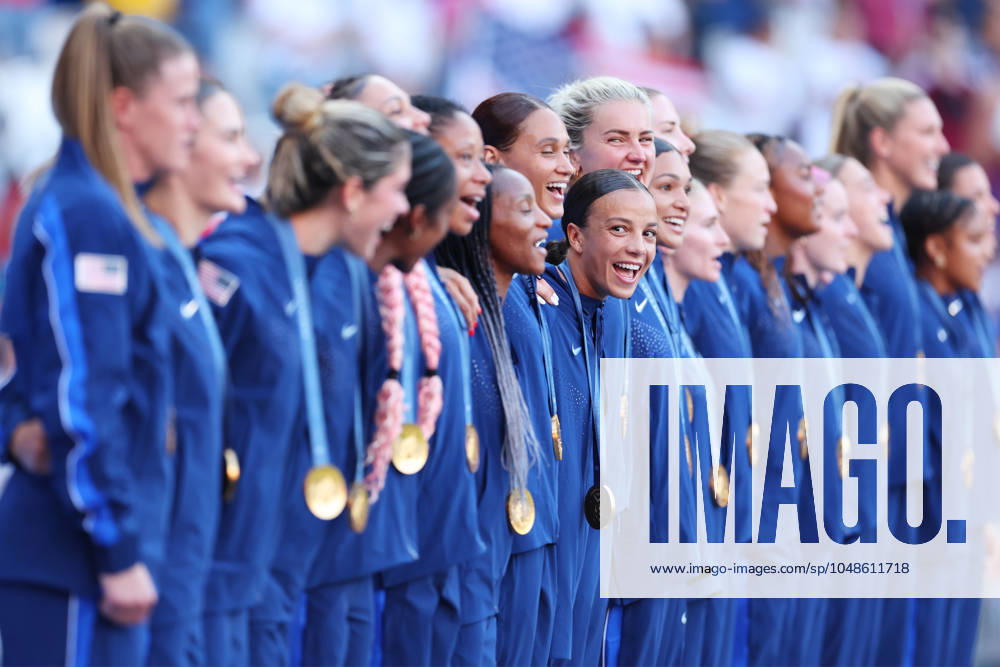 United States of America team group, Mannschaftsbild, Totale (USA), AUGUST 10, 2024 - Football Soccer : Women s Medal Ceremony during the Paris 2024 Olympic Games, Olympische Spiele, Olympia, OS at Parc des Princes in Paris, France. Noxthirdxpartyxsales (262918616)
