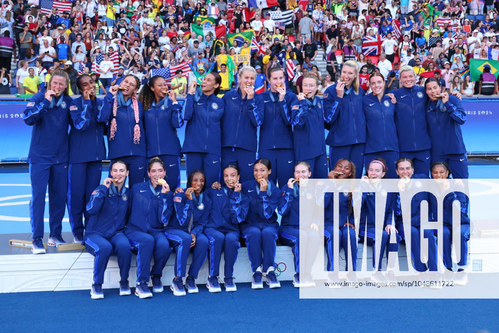 United States of America team group, Mannschaftsbild, Totale (USA), AUGUST 10, 2024 - Football Soccer : Women s Medal Ceremony during the Paris 2024 Olympic Games, Olympische Spiele, Olympia, OS at Parc des Princes in Paris, France. Noxthirdxpartyxsales (262918619)