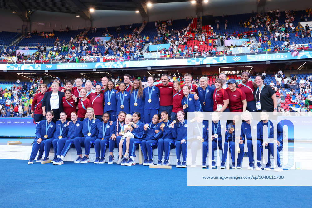 United States of America team group, Mannschaftsbild, Totale (USA), AUGUST 10, 2024 - Football Soccer : Women s Medal Ceremony during the Paris 2024 Olympic Games, Olympische Spiele, Olympia, OS at Parc des Princes in Paris, France. Noxthirdxpartyxsales (262918623)