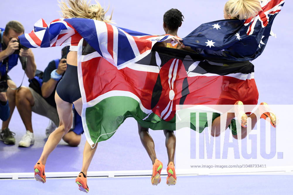Georgia Bell of Great Britain, Faith Kipyegon of Kenya and Jessica Hull of Australia celebrate after competing in the women s 1500m final during the Paris 2024 Olympic Games, Olympische Spiele, Olympia, OS at Stade de France in Paris (France), August 10, 2024. Faith Kipyegon placed first winning the gold medal with a new world record, Jessica Hull placed second winning the silver medal, Georgia Bell placed third winning the bronze medal.
