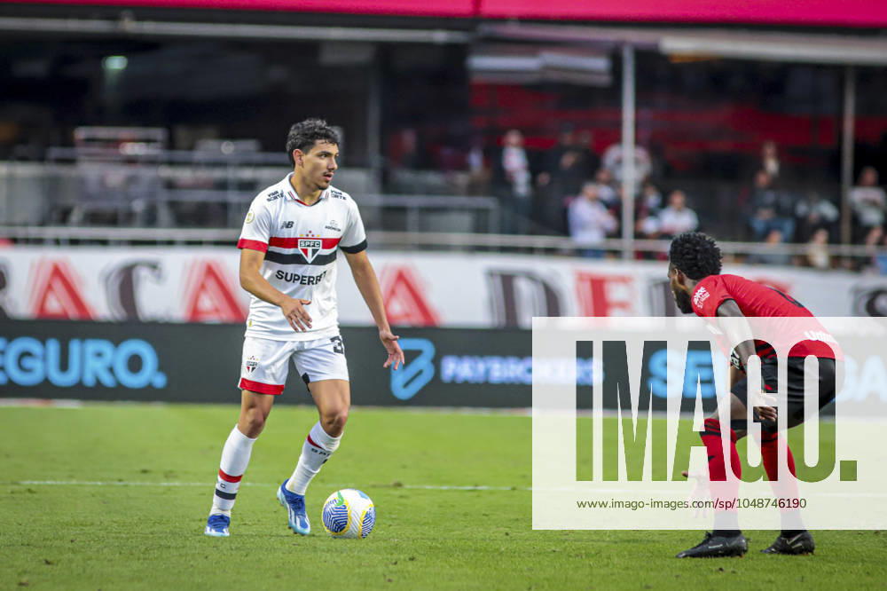 Joao Moreira, durante partida entre Sao Paulo x Atlà tico Goianiense, valido pela 22ª rodada do Campeonato Brasileiro, realizado no Morumbis, em Sao Paulo-SP , neste domingo (11 08). (Riquelve Nata SPP)