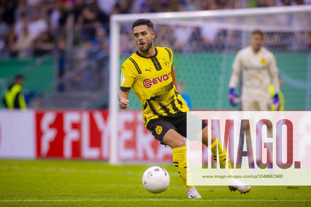 Yan Couto (Nr. 2, Borussia Dortmund). 1. FC Phönix Lübeck vs Borussia Dortmund, Fussball, DFB-Pokal, 1. Runde, 17.08.24 Hamburg Schleswig-Holstein Germany