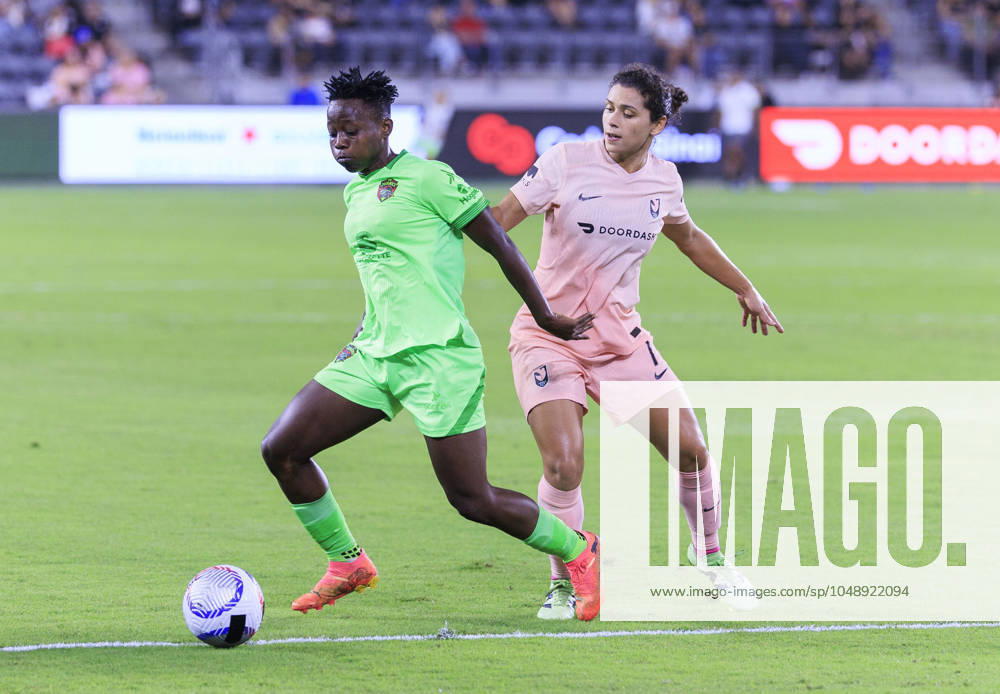 Rocky Rodriguez 7 of the Angel City FC defends against Julitha Singano 19 of FC Juarez Femenil during their International Friendly, Länderspiel, Nationalmannschaft game on Sunday August 18, 2024 at the BMO Stadium in Los Angeles, California. ACFC defeats FC Juarez, 7-0. ARIANA RUIZ PI Los Angeles U.S - ZUMAp124 20240818_zaa_p124_029