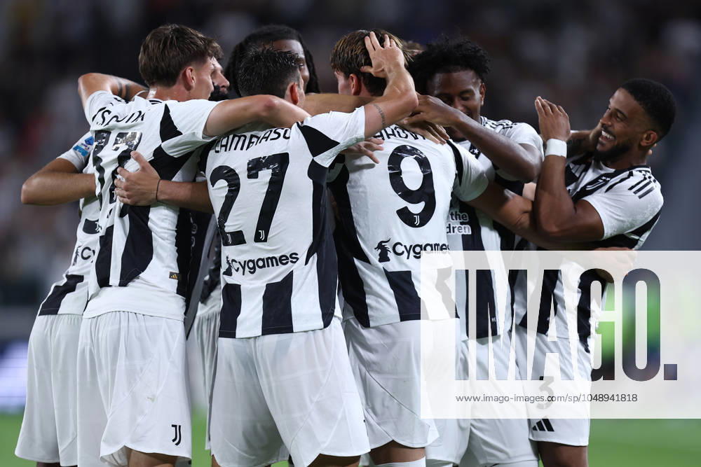 Juventus Fc - Como Players of Juventus Fc celebrates after scoring a goal during the Serie A match beetween Juventus Fc and Como at Allianz Stadium on August 19, 2024 in Turin, Italy . Torino Allianz Stadium Italy