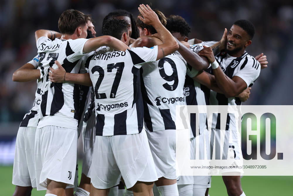 Juventus Fc - Como Players of Juventus Fc celebrate after scoring a goal during during the Serie A match beetween Juventus Fc and Como at Allianz Stadium on August 19, 2024 in Turin, Italy . Torino Allianz Stadium Italy