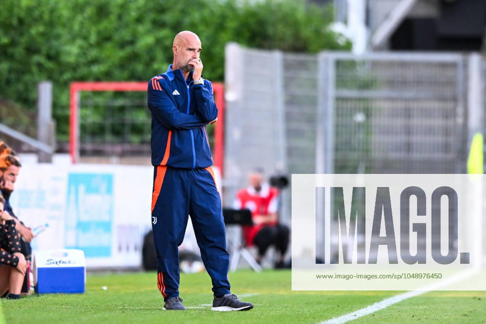 Fußball, Freundschaftsspiel, 20240820, FC Bayern München - Juventus Turin. Im Bild Trainer der Juventus Turin Frauen Max CANZI. Unterhaching uhlsport PARK Bayern Deutschland