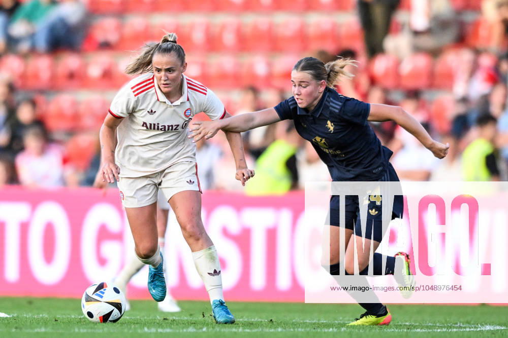 Fußball, Freundschaftsspiel, 20240820, FC Bayern München - Juventus Turin. Im Bild Georgia STANWAY (FC Bayern München Frauen, 31) Dribbling Ball und Elsa PELGANDER (Juventus Turin Frauen, 24). Unterhaching uhlsport PARK Bayern Deutschland