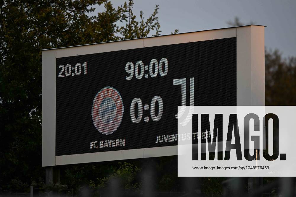 Fußball, Freundschaftsspiel, 20240820, FC Bayern München - Juventus Turin. Im Bild Anzeigetafel Leinwand Videowall Videowand Endstand 0:0. Unterhaching uhlsport PARK Bayern Deutschland