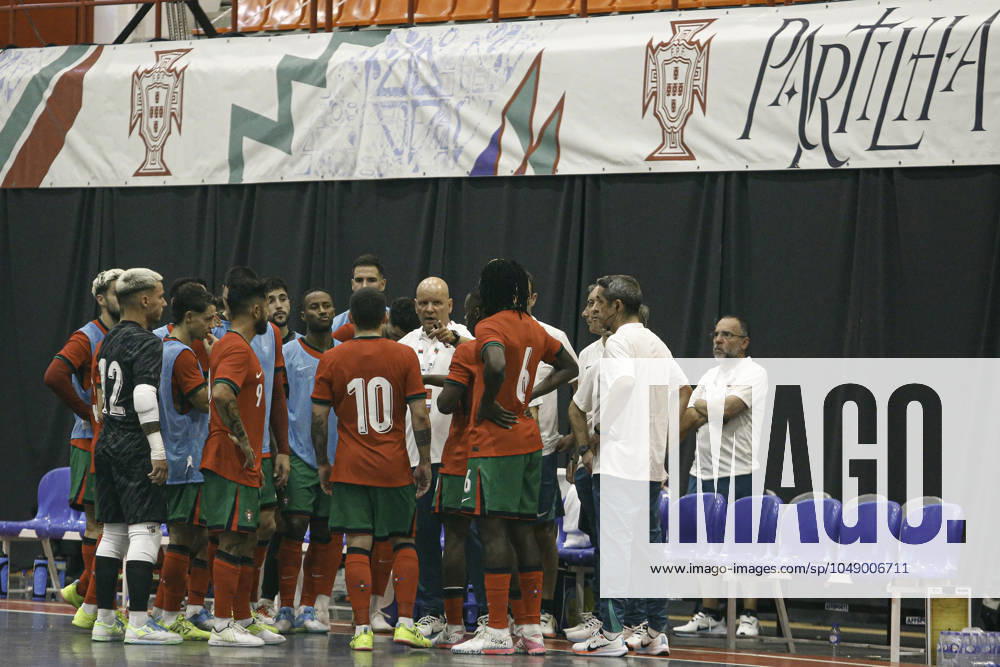 FUTSAL - PORTUGAL x CUBA Viseu (PT) 08 22 2024 - FUTSAL - PORTUGAL x CUBA, Jorge Braz (c) coach of the Portugal national team, Nationalteam during the match between Portugal x Cuba, in a match valid in preparation for the 2024 Futsal World Championship, WM, Weltmeisterschaft which takes place in Uzbekistan. (Foto: Alexandre Gomes Thenews2 imago images) SPO