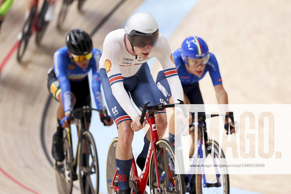 2024 UCI Junior Track World Championships Picture by Alex Whitehead SWpix.com - 23 08 2024 - Cycling - 2024 UCI Junior Track World Championships - Luoyang Velodrome, Henan Province, China - Mens Points Race Final - Finlay Tarling (Great Britain)