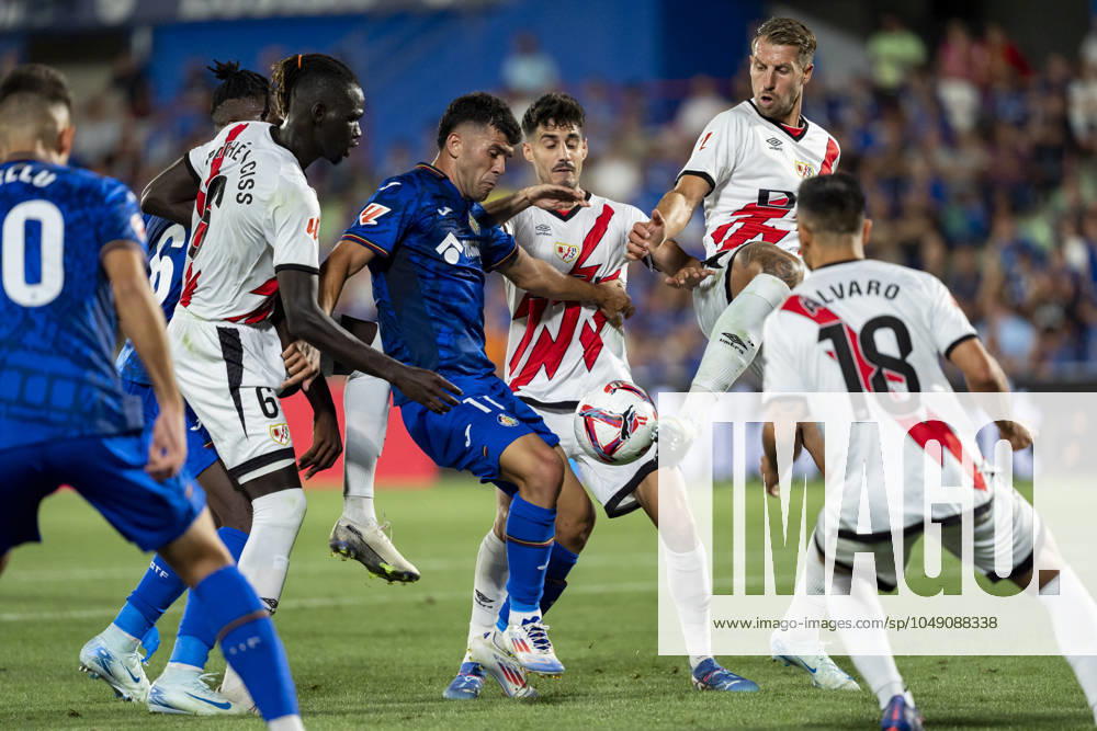 Getafe CF vs Rayo Vallecano - La Liga EA Sports 2024 25 Juan Iglesias (C) of Getafe CF in action between Pathe Ciss (L), Oscar Valentin (C) and Florian Lejeune (R) of Rayo Vallecano during the La Liga EA Sports 2024 25 football match between Getafe CF vs Rayo Vallecano at Estadio Coliseum on August 24, 2024 in Getafe, Spain. Getafe Estadio Coliseum Madrid Spain