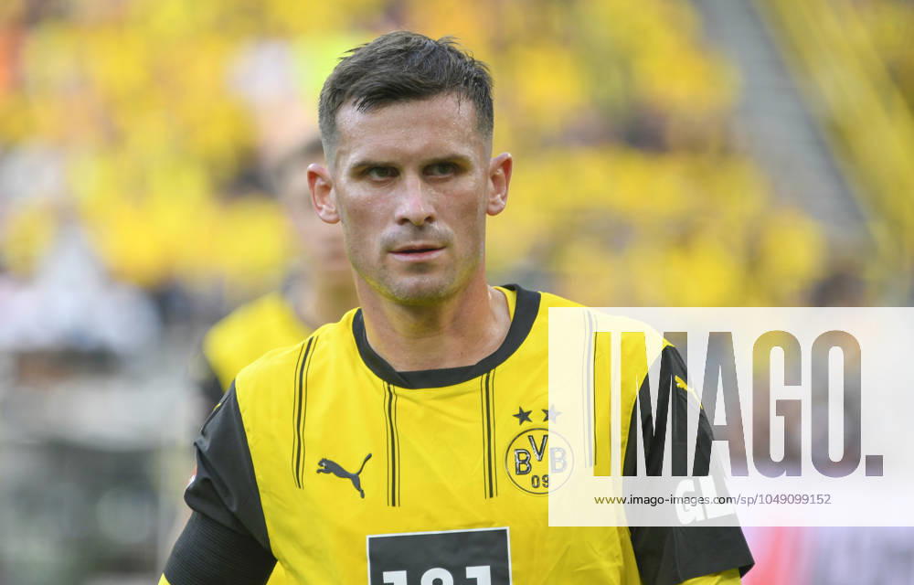 Signal Iduna Arena Dortmund 24.8.2024, 1. Fussball Bundesliga Saison 2024 25 1.Spieltag, Borussia Dortmund (BVB, gelb) vs Eintracht Frankfurt (SGE, weiss) 2:0 - Pascal Groß (Gross, BVB)
