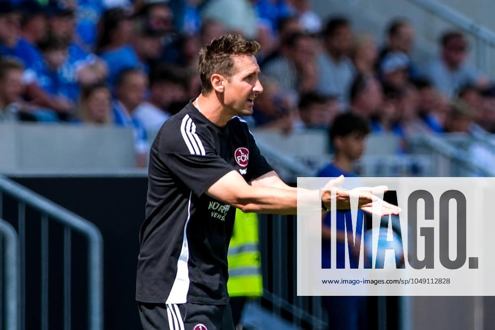 Miroslav Klose (1. FC Nuernberg, Trainer) gestikuliert, GER, SV Darmstadt 98 vs. 1. FC Nuernberg, Fussball, 2. Bundesliga, 3. Spieltag, Spielzeit 2024 2025, 25.08.2024. DFL REGULATIONS PROHIBIT ANY USE OF PHOTOGRAPHS as IMAGE SEQUENCES and or QUASI-VIDEO GER, SV Darmstadt 98 vs. 1. FC Nuernberg Fussball, 2. Bundesliga, 3. Spieltag, Spielzeit 2024 2025, 25.08.2024. Darmstadt