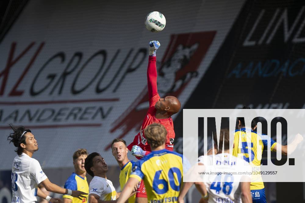 STVV s goalkeeper Leo Brian Kokubo pictured in action during a soccer match between STVV and Royale Union Saint-Gilloise, Sunday 25 August 2024 in Sint-Truiden, on day 5 of the 2024-2025 season of the Jupiler Pro League first division of the Belgian championship. KRISTOFxVANxACCOM x99074216x