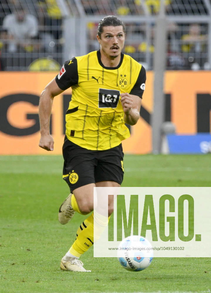 Signal Iduna Arena Dortmund 24.8.2024, 1. Fussball Bundesliga Saison 2024 25 1.Spieltag, Borussia Dortmund (BVB, gelb) vs Eintracht Frankfurt (SGE, weiss) 2:0 - Marcel Sabitzer (BVB)