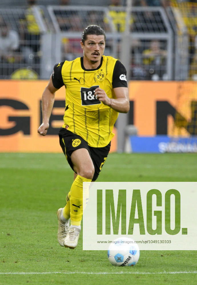 Signal Iduna Arena Dortmund 24.8.2024, 1. Fussball Bundesliga Saison 2024 25 1.Spieltag, Borussia Dortmund (BVB, gelb) vs Eintracht Frankfurt (SGE, weiss) 2:0 - Marcel Sabitzer (BVB)