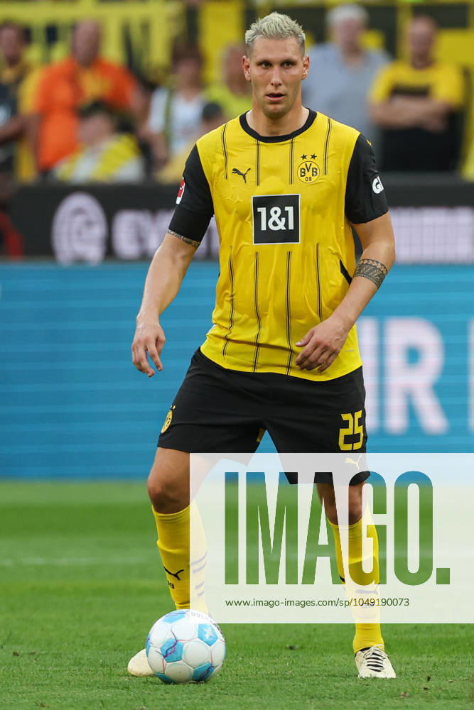 1. Bundesliga - Borussia Dortmund - Eintracht Frankfurt am 24.08.2024 im Signal Iduna Park in Dortmund Niklas Süle Suele (Dortmund 25) am Ball