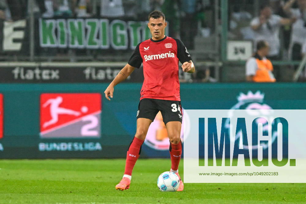 Granit Xhaka (Leverkusen 34) Aktion . Einzelbild . Freisteller . 23.08.2024 Fussball Borussia Moenchengladbach vs Bayer 04 Leverkusen, Borussia-Park, Moenchengladbach, DFB DFL REGULATIONS PROHIBIT ANY USE OF PHOTOGRAPHS AS IMAGE SEQUENCES AND OR QUASI-VIDEO NRW Germany