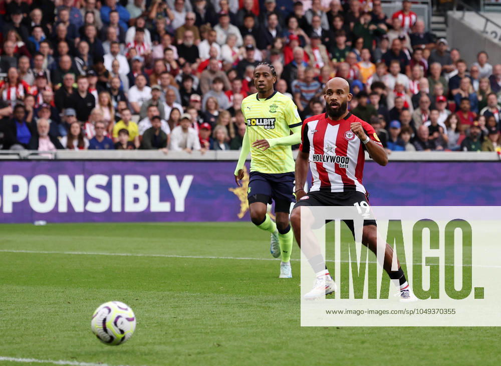 London, England, 31st August 2024. Brentford s Bryan Mbeumo scoring his sides second goal during the Premier League match at Gtech Community Stadium, London. Picture credit should read: David Klein Sportimage . SPI-3288-0089