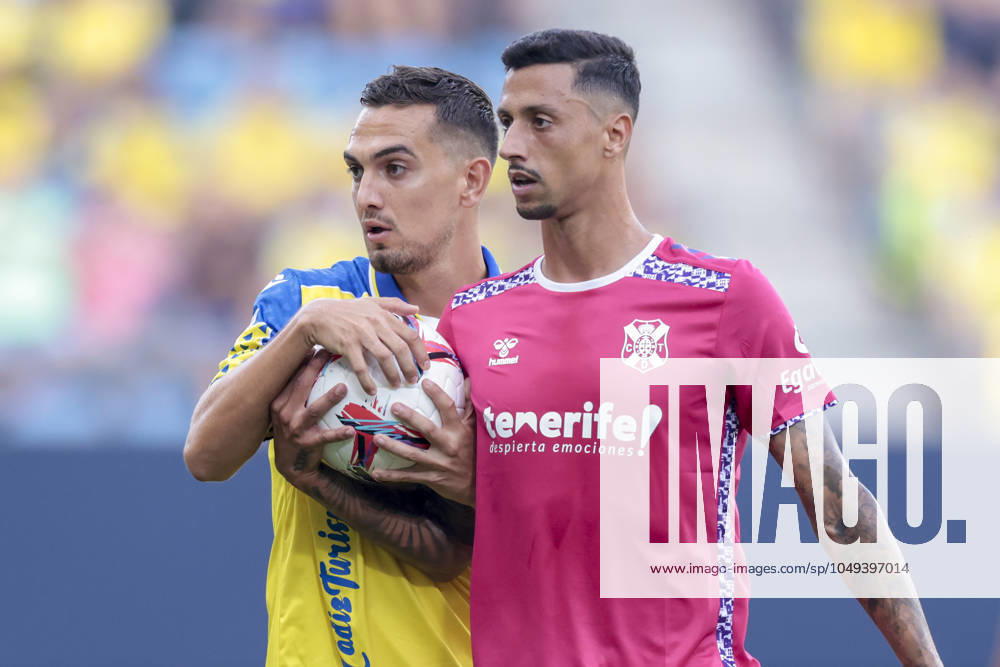 Cadiz CF v CD Tenerife - Liga Hypermotion Gonzalo Escalante of Cadiz CF and Maikel Mesa of CD Tenerife during the Liga Hypermotion match between Cadiz CF and CD Tenerife at Nuevo Mirandilla in Seville, Spain, on August 29, 2024. Seville Spain