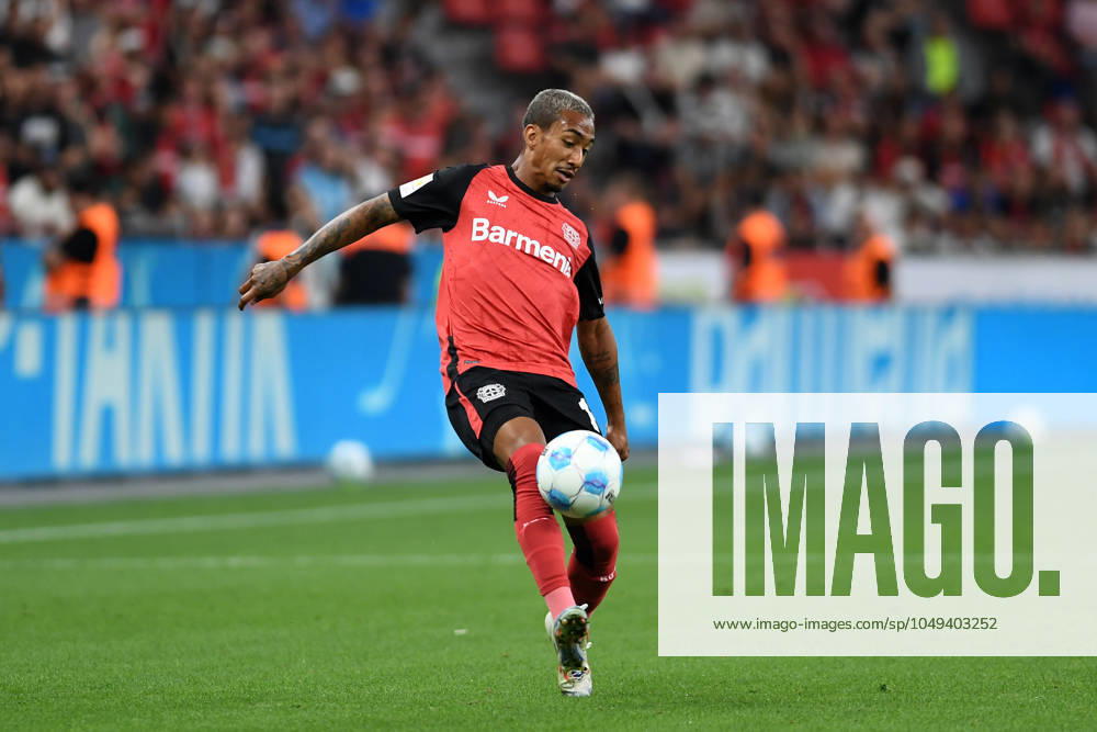 Arthur (Bayer 04 Leverkusen) in Aktion, am Ball, Einzelaktion waehrend des Spiels der 1. Bundesliga zwischen Bayer 04 Leverkusen und RB Leipzig, BayArena am 31. August 2024 in Leverkusen, Deutschland. (Foto von Ralf Treese DeFodi Images) +++ Arthur (Bayer 04 Leverkusen) controls the ball during the Bundesliga match between Bayer 04 Leverkusen and RB Leipzig at BayArena on August 31, 2024 in Leverkusen, Germany. (Photo by Ralf Treese DeFodi Images) DFL regulations prohibit any use of photographs as image sequences and or quasi-video. Defodi-521_LEVRBL20240831_101