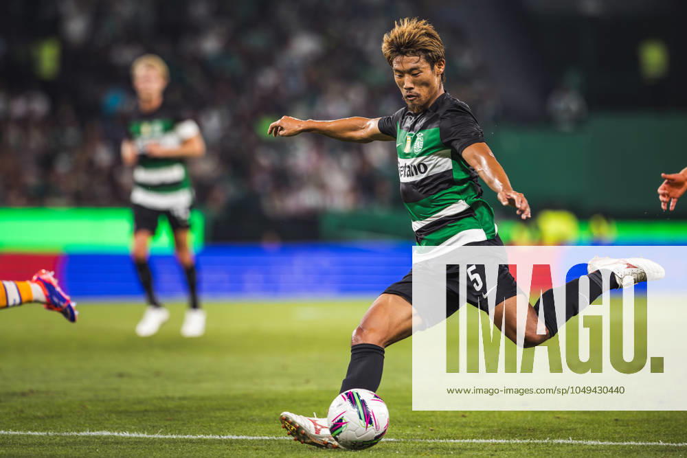 Hidemasa Morita of Sporting CP in action during the Liga Portugal Betclic match between Sporting CP and FC Porto at Estadio de Alvalade. Lisbon Portugal - ZUMAs197 20240831_aab_s197_089