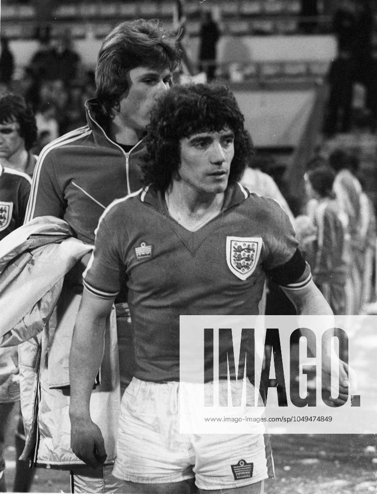 Fußball, Länderspiel, Deutschland - England 2:1 in München, 22.02.1978, Kevin Keegan (England) kommt aufs Spielfeld