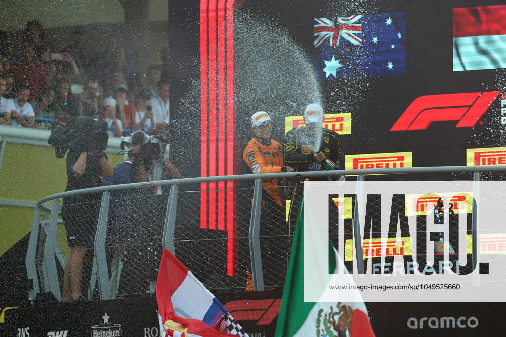 Motorsport FIA Formel 1, Großer Preis von Italien 2024, v.l. Oscar Piastri (McLaren) Startnummer 81 Charles Leclerc (Ferrari) Startnummer 16 Lando Norris (McLaren) Startnummer 04 auf dem Podium Monza