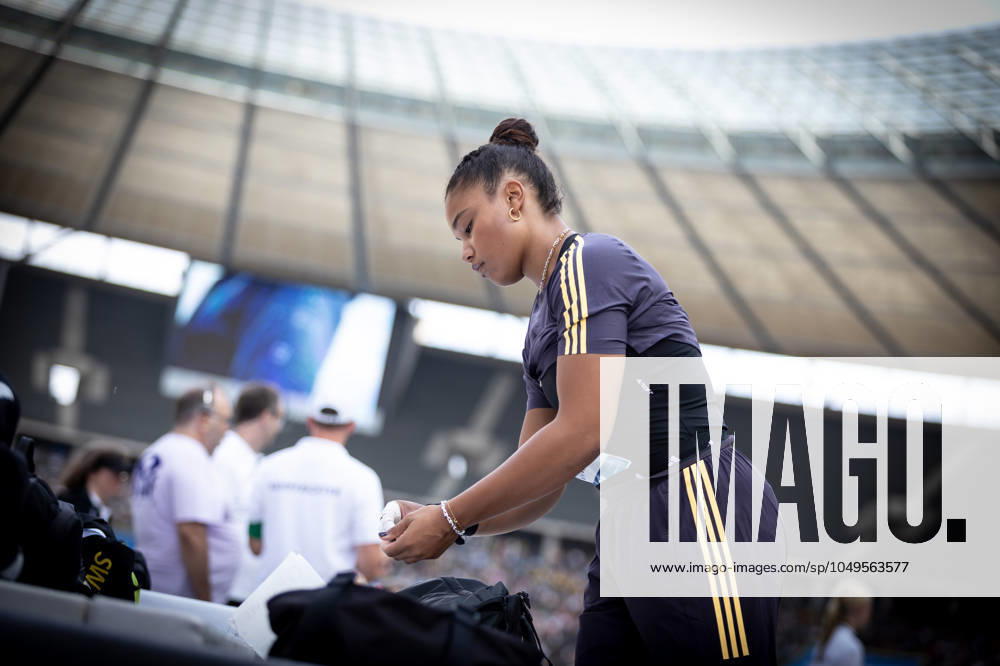ISTAF 2024; Berlin, 01.09.2024 Bei der Wettkampfvorbereitung: Kugelstoßerin Yemisi OGUNLEYE (GER); ISTAF Berlin am 01.09.2024 im Olympiastadion in Berlin (Deutschland).