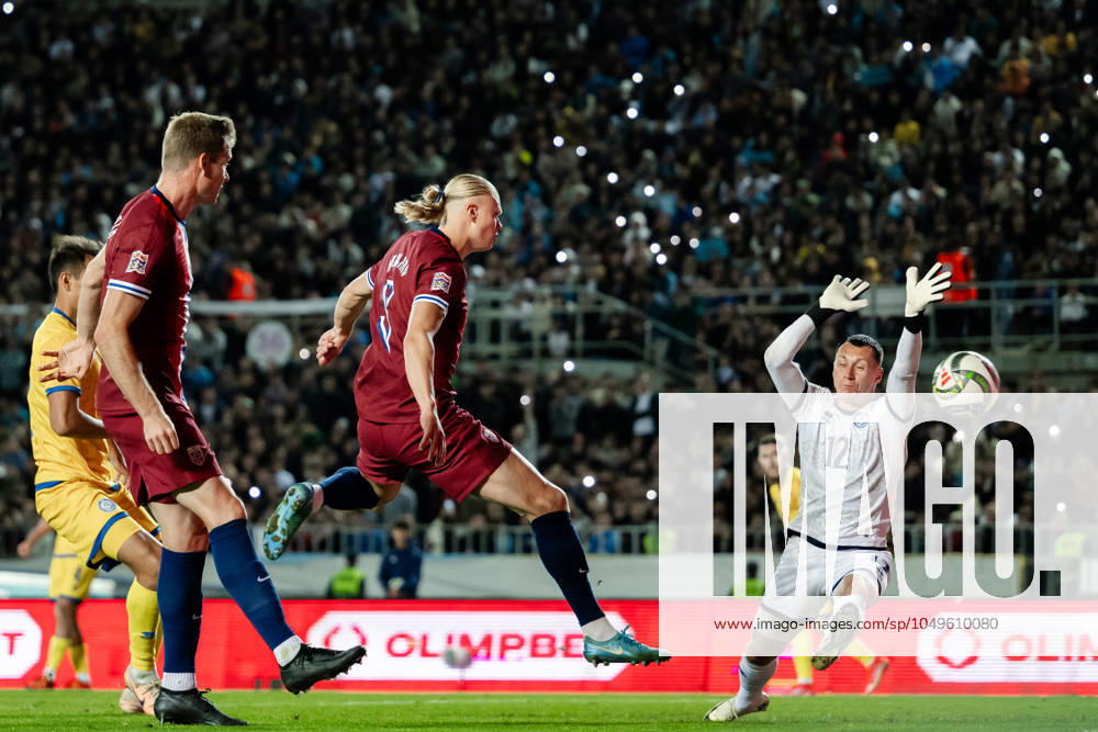 Erling Braut Haaland of Norway against goalkeeper Igor Shatskiy of Kazakhstan during the Nations League football match between Kazakhstan and Norway on September 6, 2024 in Almaty. Photo: Vegard Grott BILDBYRAN kod VG VG0659 bbeng fotboll football soccer fotball nations league landskamp norge norway kasakhstan kazakhstan