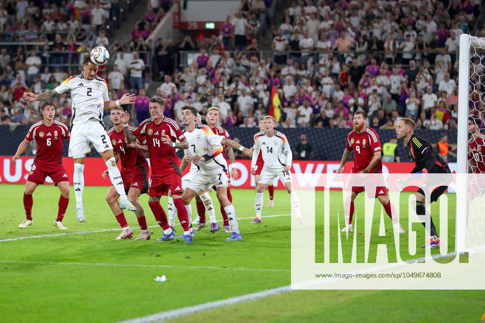 Düsseldorf, UEFA Nations League, Deutschland Ungarn, Merkur Spielarena, Division A, 2024 2025, Gruppe 3: Strafraumszene Robin Koch (GER 2) Kopfball DFB regulations prohibit any use of photographs as image sequences and or quasi-video. Nordrhein-Westfalen Deutschland