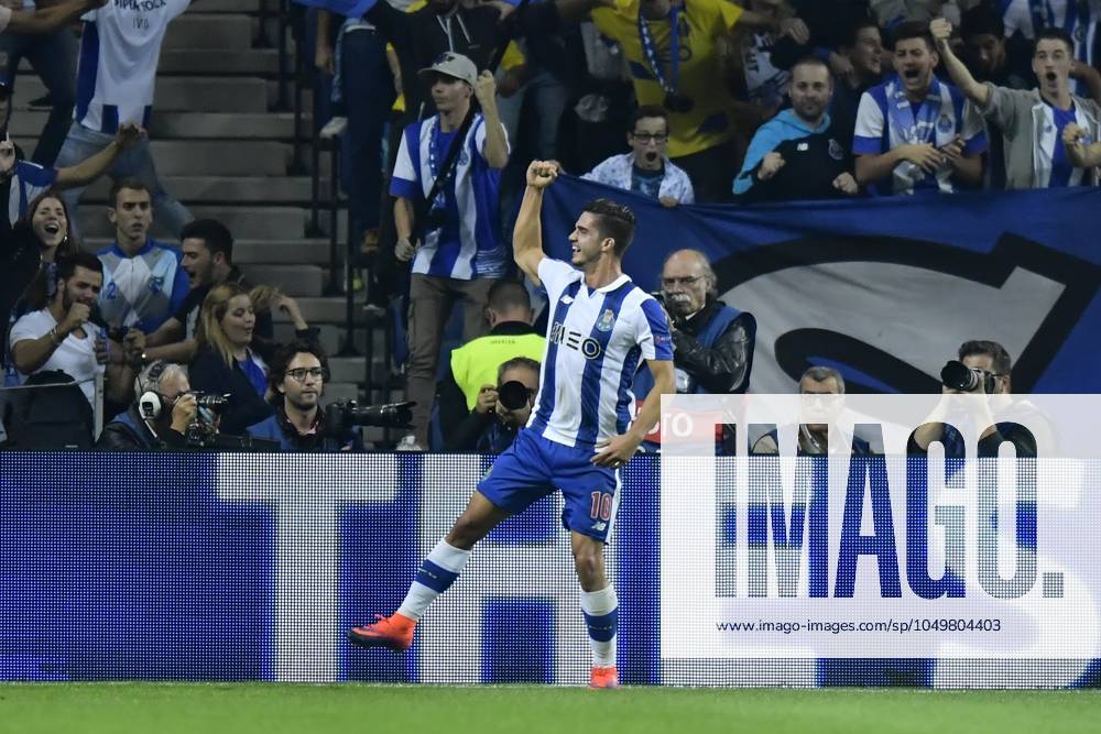 FC Porto v Club Brugge - UEFA Champions League PORTO, PORTUGAL - NOVEMBER 2 : Andre Silva of FC Porto celebrates scoring the opening goal during the Champions League Group H stage match of FC Porto against Club Brugge at the Estadio do Dragao on November 02, 2016 in Porto, Portugal, 2 11 2016 Porto Portugal