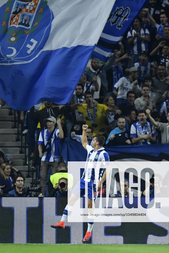 FC Porto v Club Brugge - UEFA Champions League PORTO, PORTUGAL - NOVEMBER 2 : Andre Silva of FC Porto celebrates scoring the opening goal during the Champions League Group H stage match of FC Porto against Club Brugge at the Estadio do Dragao on November 02, 2016 in Porto, Portugal, 2 11 2016 Porto Portugal