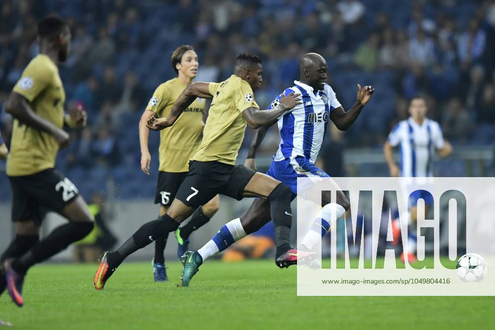 FC Porto v Club Brugge - UEFA Champions League PORTO, PORTUGAL - NOVEMBER 2 : Danilo of FC Porto is attacking in front of Moraes Ferreira Da Silva Wesley forward of Club Brugge during the Champions League Group H stage match of FC Porto against Club Brugge at the Estadio do Dragao on November 02, 2016 in Porto, Portugal, 2 11 2016 Porto Portugal