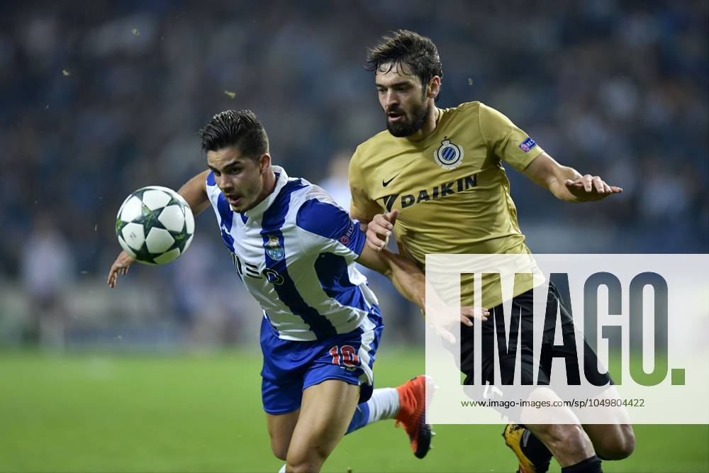 FC Porto v Club Brugge - UEFA Champions League PORTO, PORTUGAL - NOVEMBER 2 : Benoit Poulain defender of Club Brugge is fighting for the ball with Andre Silva of FC Porto during the Champions League Group H stage match of FC Porto against Club Brugge at the Estadio do Dragao on November 02, 2016 in Porto, Portugal, 2 11 2016 Porto Portugal