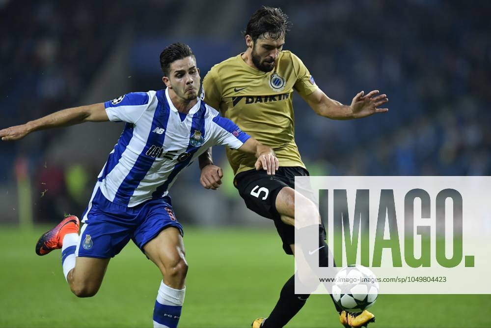 FC Porto v Club Brugge - UEFA Champions League PORTO, PORTUGAL - NOVEMBER 2 : Benoit Poulain defender of Club Brugge is fighting for the ball with Andre Silva of FC Porto during the Champions League Group H stage match of FC Porto against Club Brugge at the Estadio do Dragao on November 02, 2016 in Porto, Portugal, 2 11 2016 Porto Portugal