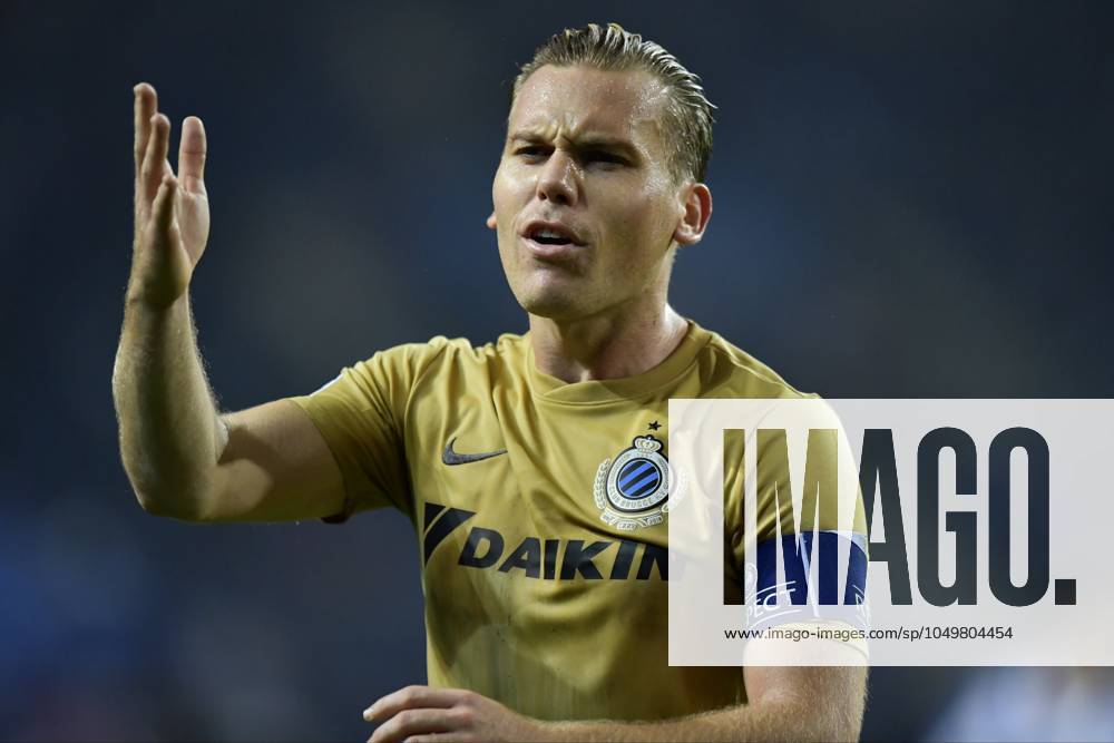 FC Porto v Club Brugge - UEFA Champions League PORTO, PORTUGAL - NOVEMBER 2 : Ruud Vormer midfielder of Club Brugge angry during the Champions League Group H stage match of FC Porto against Club Brugge at the Estadio do Dragao on November 02, 2016 in Porto, Portugal, 2 11 2016 Porto Portugal