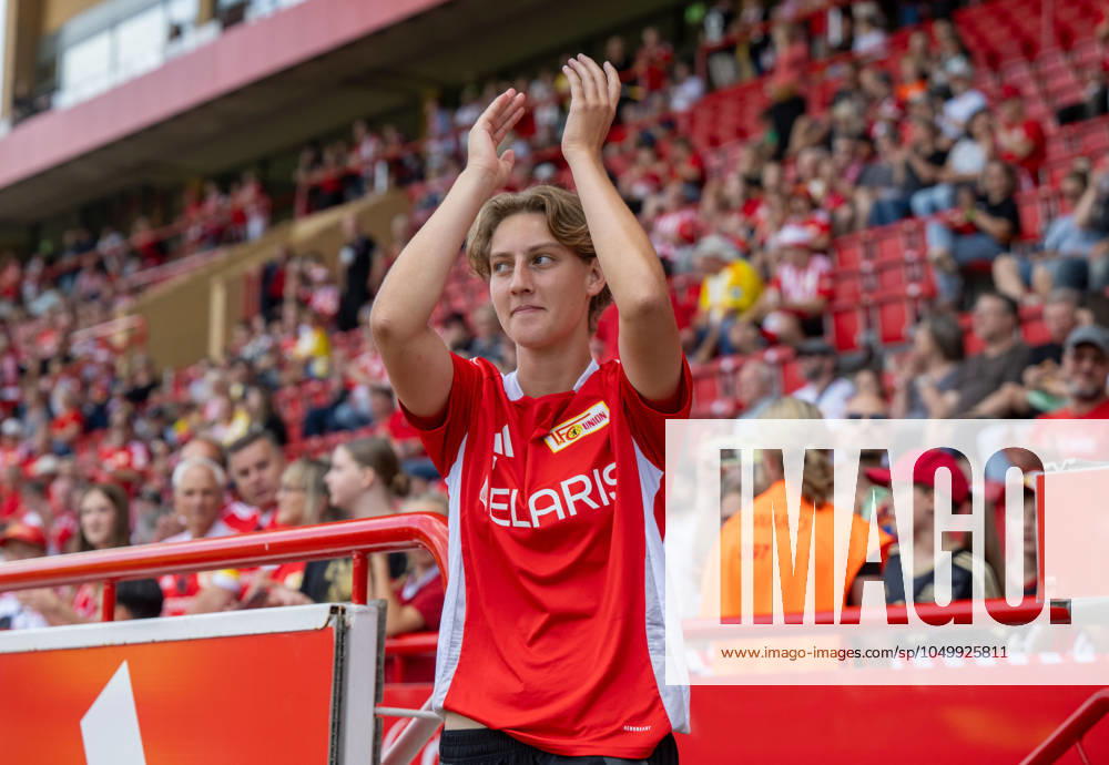 Fußball, Frauen, Testspiel, Saison 2024 2025, 1. FC Union Berlin - SV Werder Bremen, Zita Rurack (1. Frauen 1. FC Union) bei der Teamvorstellung, 03.08. 2024,