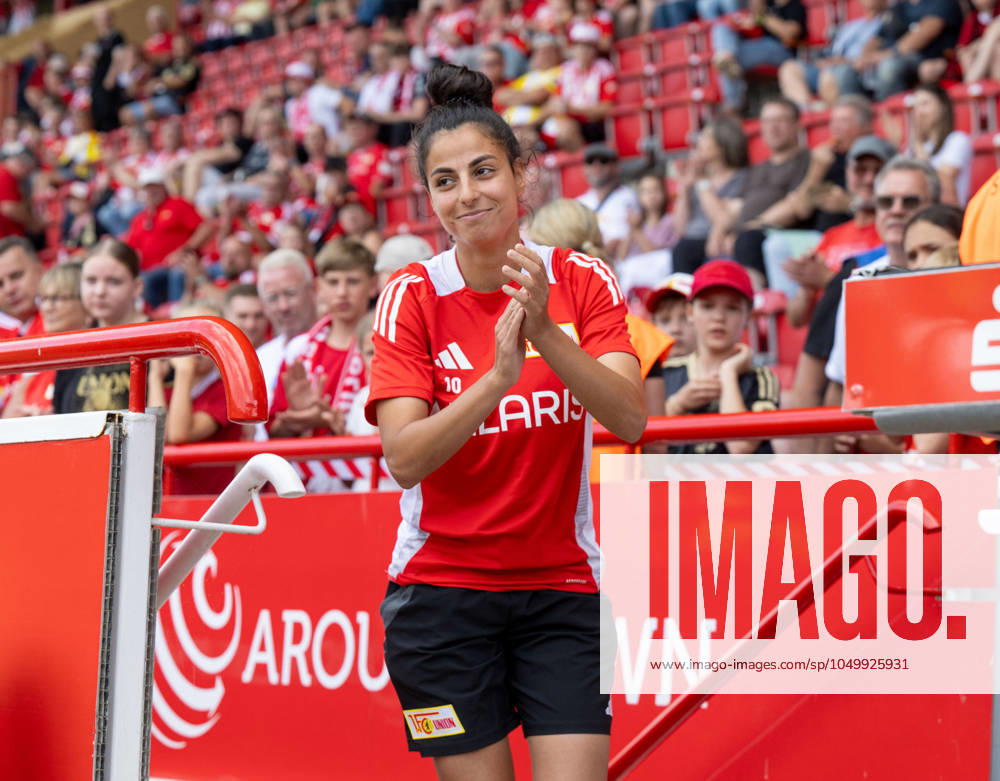Fußball, Frauen, Testspiel, Saison 2024 2025, 1. FC Union Berlin - SV Werder Bremen, Sarah Abu Sabbah (1. Frauen 1. FC Union) bei der Teamvorstellung, 03.08. 2024,